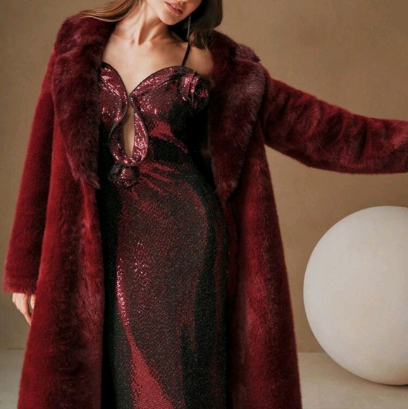 Luxury Oversized Faux Fur Long Coat - Picture 4 of 4